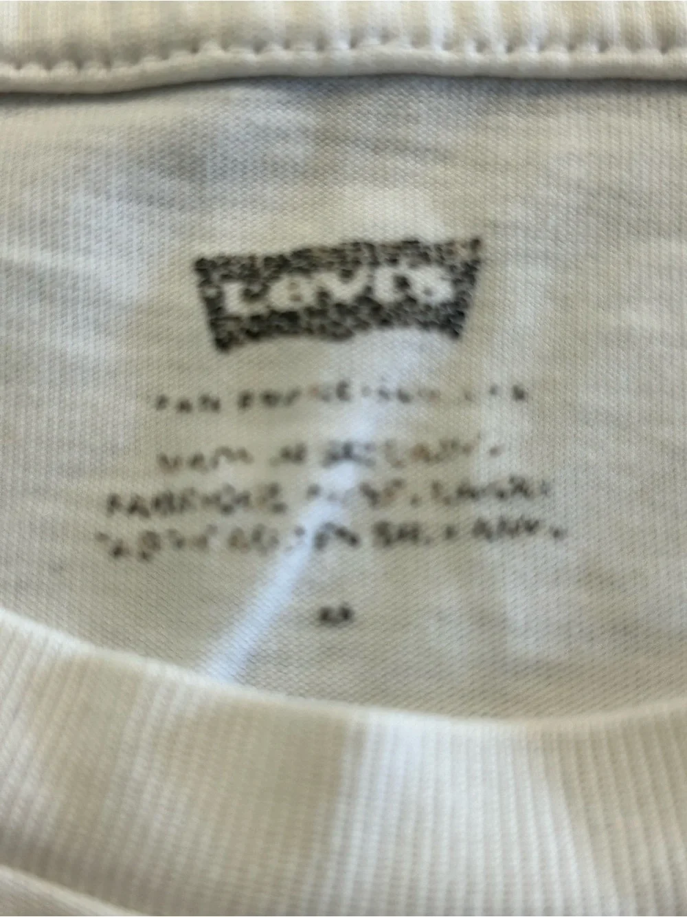 Levi's Classic Red Batwing Logo Graphic Tee Shirt White Medium